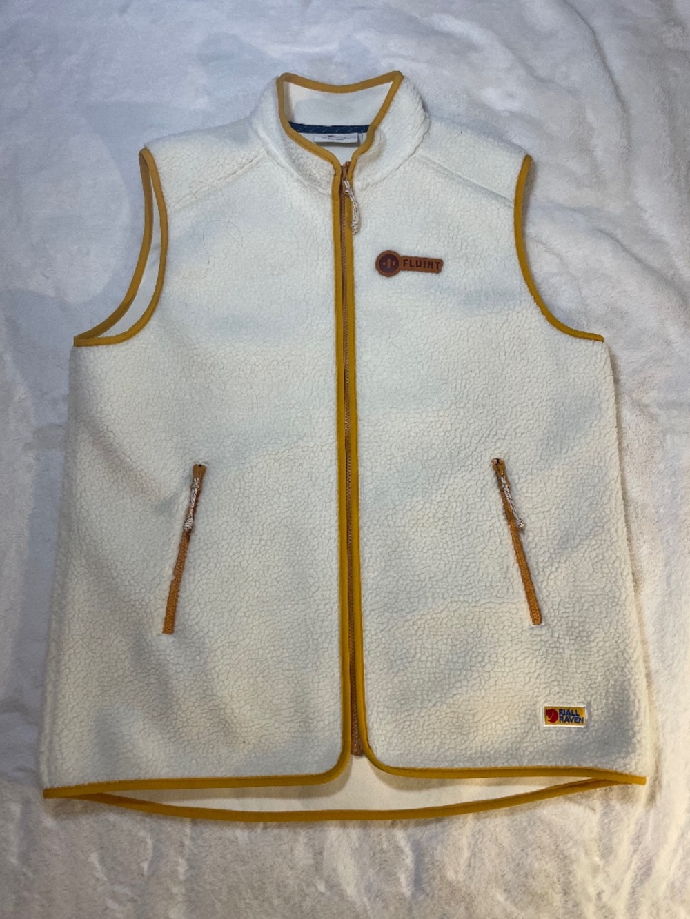 NWOT Fjallraven Vardag Pile Fleece Vest Off White and Yellow